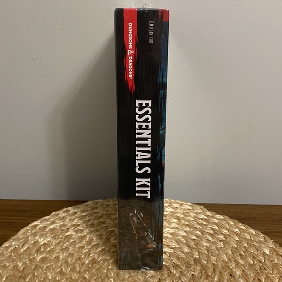 D&D Essentials Kit Dungeons & Dragons game New! - Picture 4 of 7